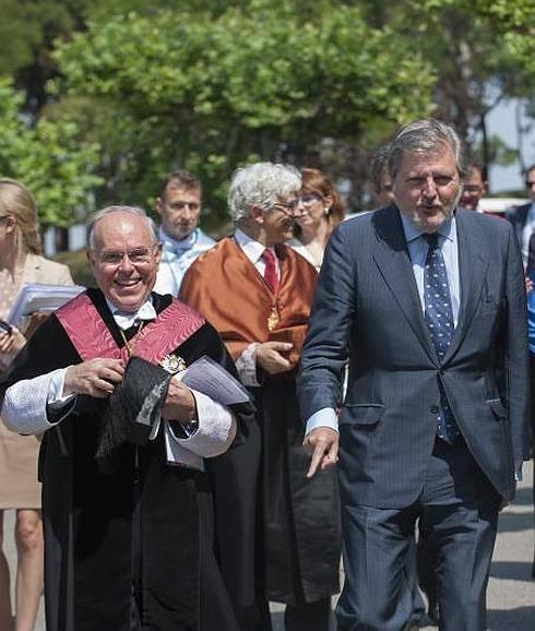 Méndez de Vigo pide desde Santander "responsabilidad" al gobierno griego