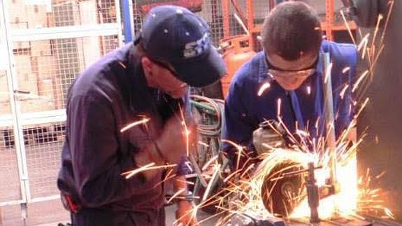 Los cántabros trabajan 183 días al año para pagar sus impuestos