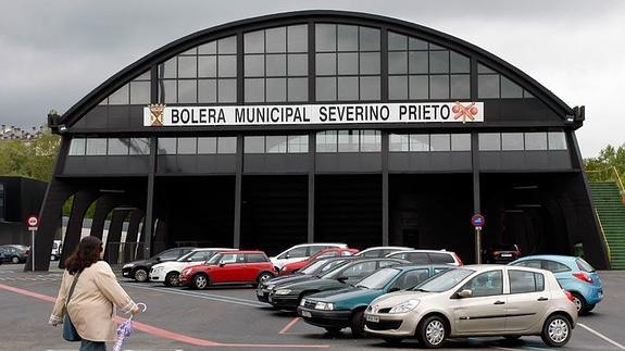 El PP tilda de "ocurrencia" la creación de locales de ensayo en los bajos de la bolera