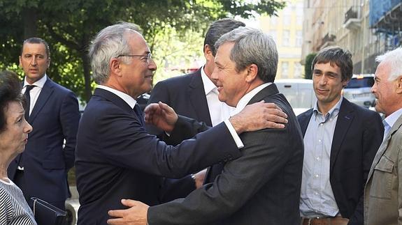 Multitudinario adiós a Armando Álvarez
