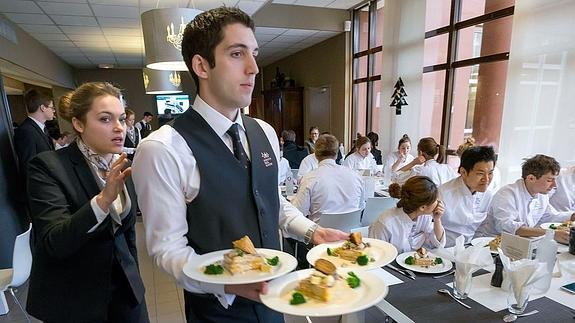 Los empleos ilegales le han costado al sector hostelero medio millón en multas este año