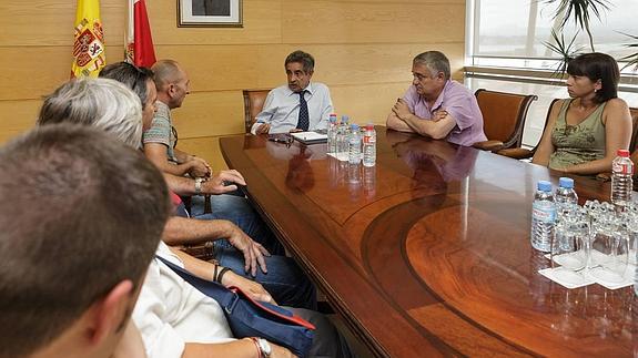 Revilla: "Sniace hay que abrirla sí o sí"