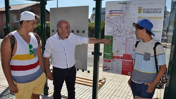 Cartes pide a Torrelavega que extienda al municipio el servicio del Torrebús