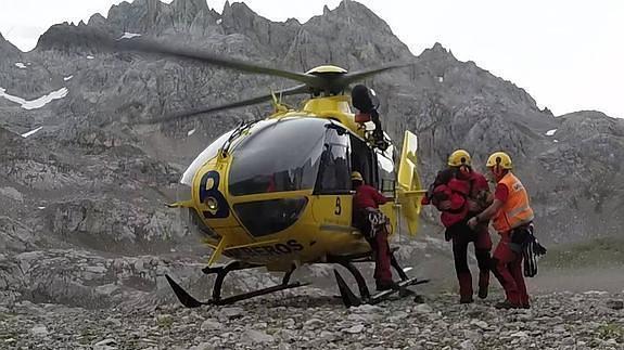 Un desprendimiento de rocas deja cinco niños heridos cerca del Naranjo de Bulnes