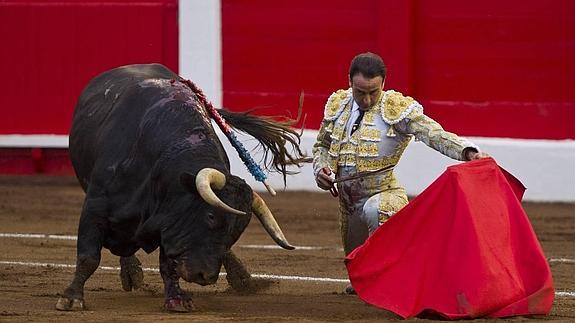 Enrique Ponce, as de espadas