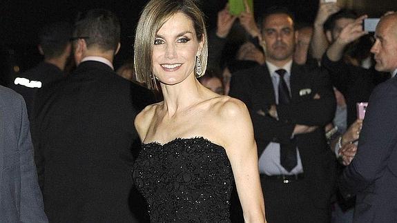 Las joyas de la Reina Letizia y Paloma Cuevas en Santander