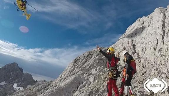 Un senderista pasa la noche al raso en Picos de Europa por un cólico nefrítico