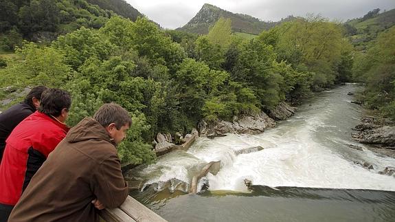 Santander ya capta agua del bitrasvase del Ebro para garantizar el suministro