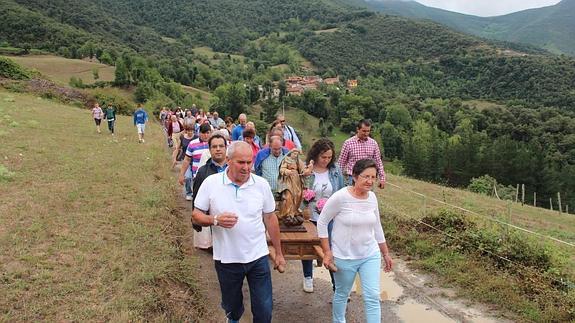 Tudes celebra la fiesta de la Virgen de las Nieves