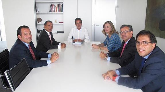 La Cámara de Torrelavega pide la descentralización de la administración autonómica