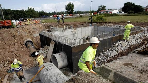 Los cántabros, entre los que más horas trabajan