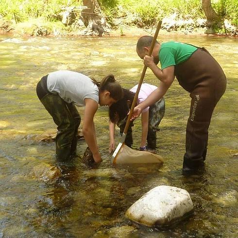 El Deva supera la evaluación ambiental de los voluntarios de 'Explora tu río'