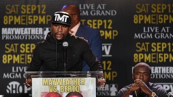 Mayweather Jr. volvió a dar la imagen más "lamentable" del boxeo