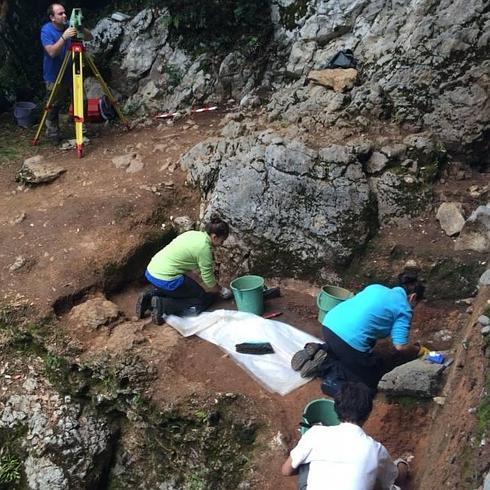 Buscan en La Garma restos de ocupaciones neandertales