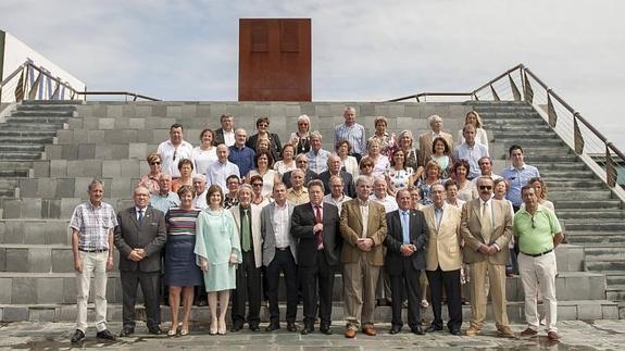 El Gobierno se compromete a dar un impulso a su relación con las Casas de Cantabria