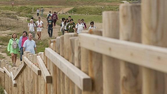 Jornada de reflexión por la senda costera de Santander