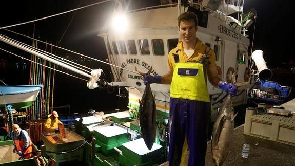 Llegan a los puertos de Colindres y Santoña 73,7 toneladas de bonito