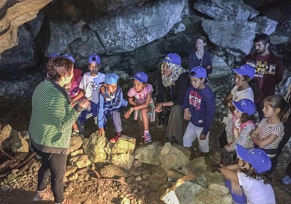 Los niños saharauis descubren los encantos de Miera