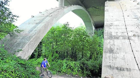El Gobierno cántabro estudiará la posibilidad de regular el 'puenting'