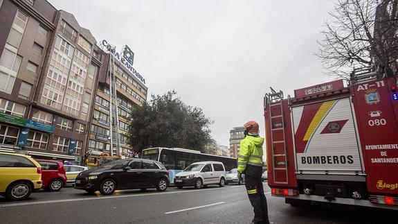 880 personas optan a siete plazas de bomberos en Santander