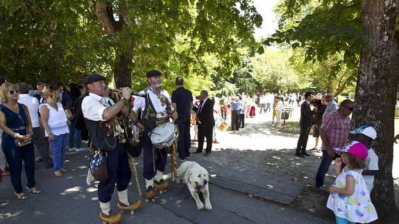 El Día de las Instituciones volverá a ser festivo en 2016, pero el lunes de Pascua no
