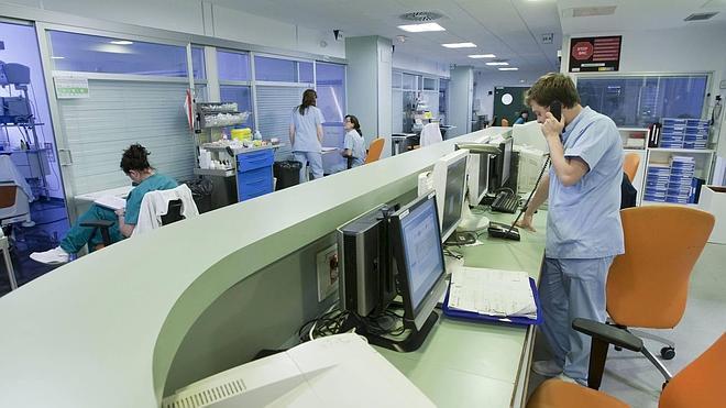 Cantabria "no va a tolerar amenazas" por devolver la sanidad a los inmigrantes irregulares