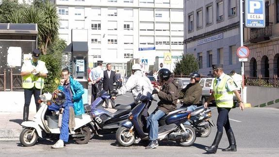 El 3,3% de los motoristas identificados en Santander este fin de semana carecía de seguro