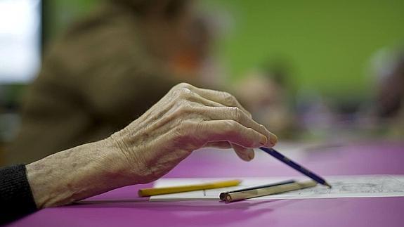 Disminuyen un 1,7% los solicitantes de ayuda a la dependencia en Cantabria