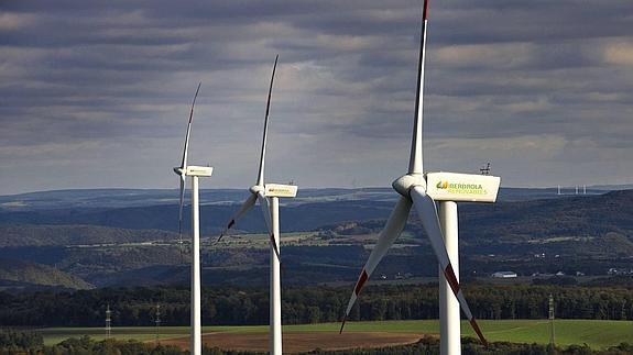 El Gobierno cántabro no cambiará "en principio" la ley eólica del Partido Popular