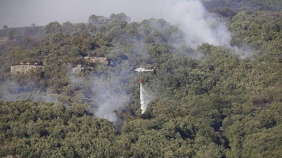 Revilla critica el "retraso" de los hidroaviones del Estado en el incendio de Valderredible