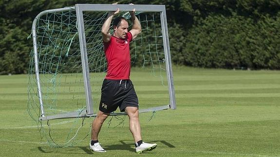 "Nos toca pasar un mes muy complicado"