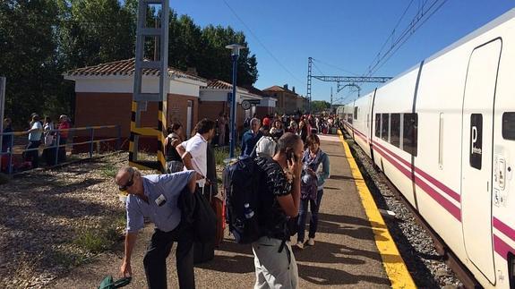 El Alvia vuelve a quedarse parado en el trayecto Santander-Madrid