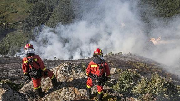 Valderredible recobra la normalidad tras dos días de lucha contra el fuego