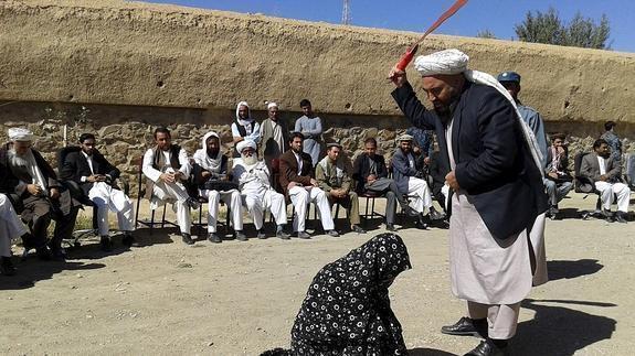 Cien latigazos por adúlteros en Afganistán