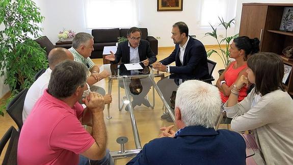 PRC y PSOE exigen la implicación del Gobierno central para la reapertura de Sniace