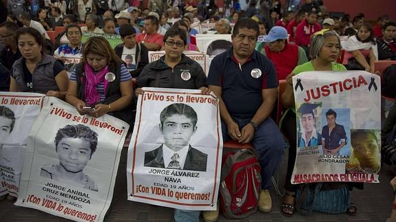 Un informe independiente cuestiona la versión oficial sobre los desaparecidos Ayotzinapa