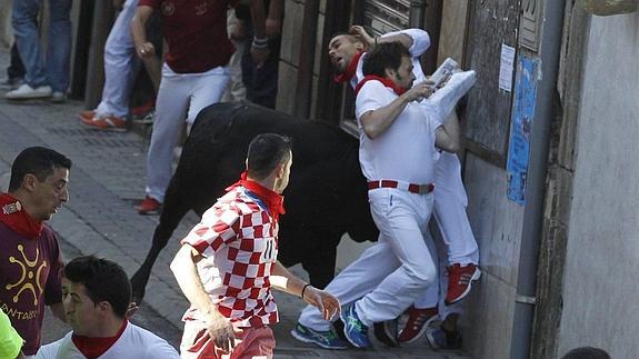 Dos heridos en el tercer encierro de Ampuero