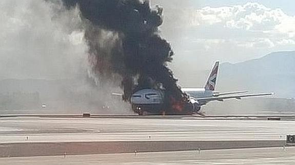 Un avión se incendia en Las Vegas con 157 pasajeros a bordo