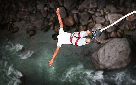 Cantabria empezará a exigir titulación a los monitores de deportes de riesgo