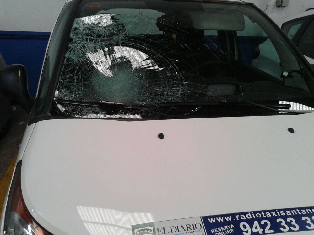 La Policía detiene a un taxista que embistió a una moto por una discusión de tráfico