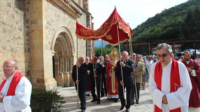 El Lignum Crucis presidió la misa del Día de la Cruz en Santo Toribio