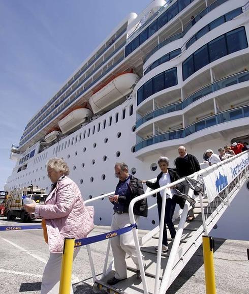 El crucero Neo Romántica vuelve el viernes a Santander con 2.000 pasajeros