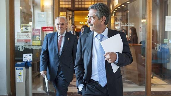 Revilla no quiere un Defensor del Pueblo cántabro, "hay otras prioridades"