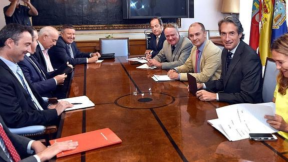 Santander acuerda con los bancos incluir otras viviendas en el fondo social extraordinario