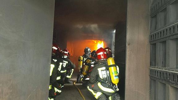 Los bomberos cántabros se entrena en espacios confinados