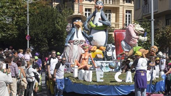 '¡Qué calor !' y el calentamiento global ganan el concurso de carrozas de San Mateo