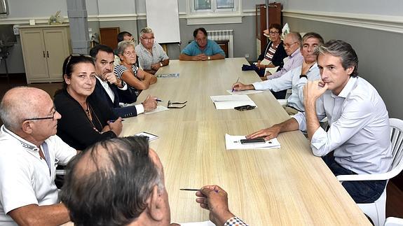 El Ayuntamiento de Santander se compromete a continuar mejorando Peñacastillo