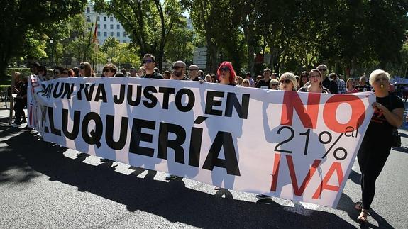 El IVA sitúa al borde del cierre a un centenar de peluquerías y centros de belleza cántabros