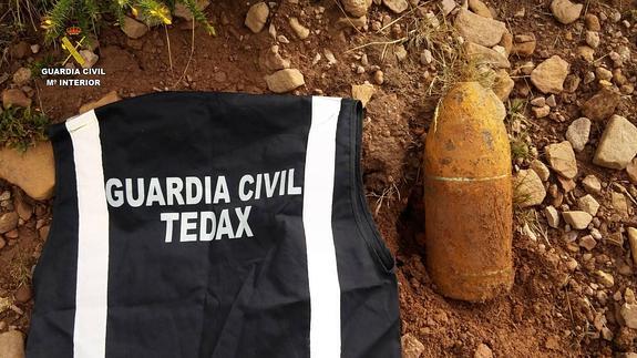 La Guardia Civil explosiona un proyectil encontrado por un cazador en Valdeolea