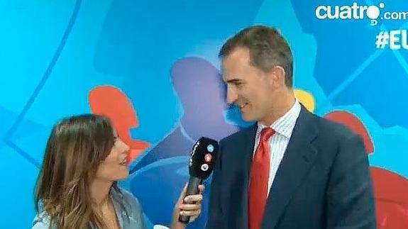 Indignación en las redes por el tuteo de una reportera al Rey